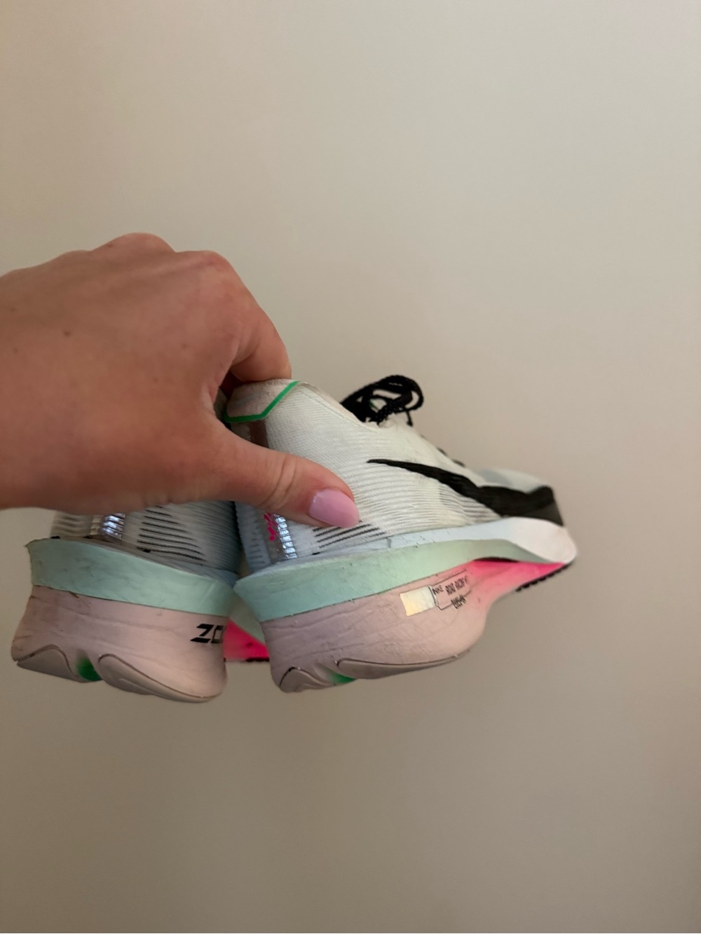 Nike Women’s Vaporfly 4 - Picture 3 of 3